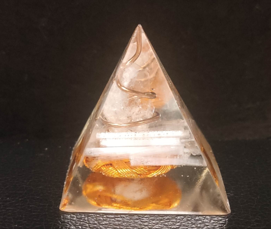 Orgonite pyramide sélénite