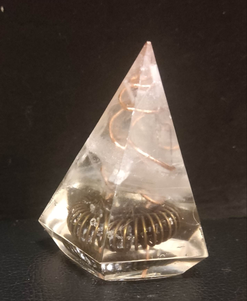 Orgonite pyramide sélénite