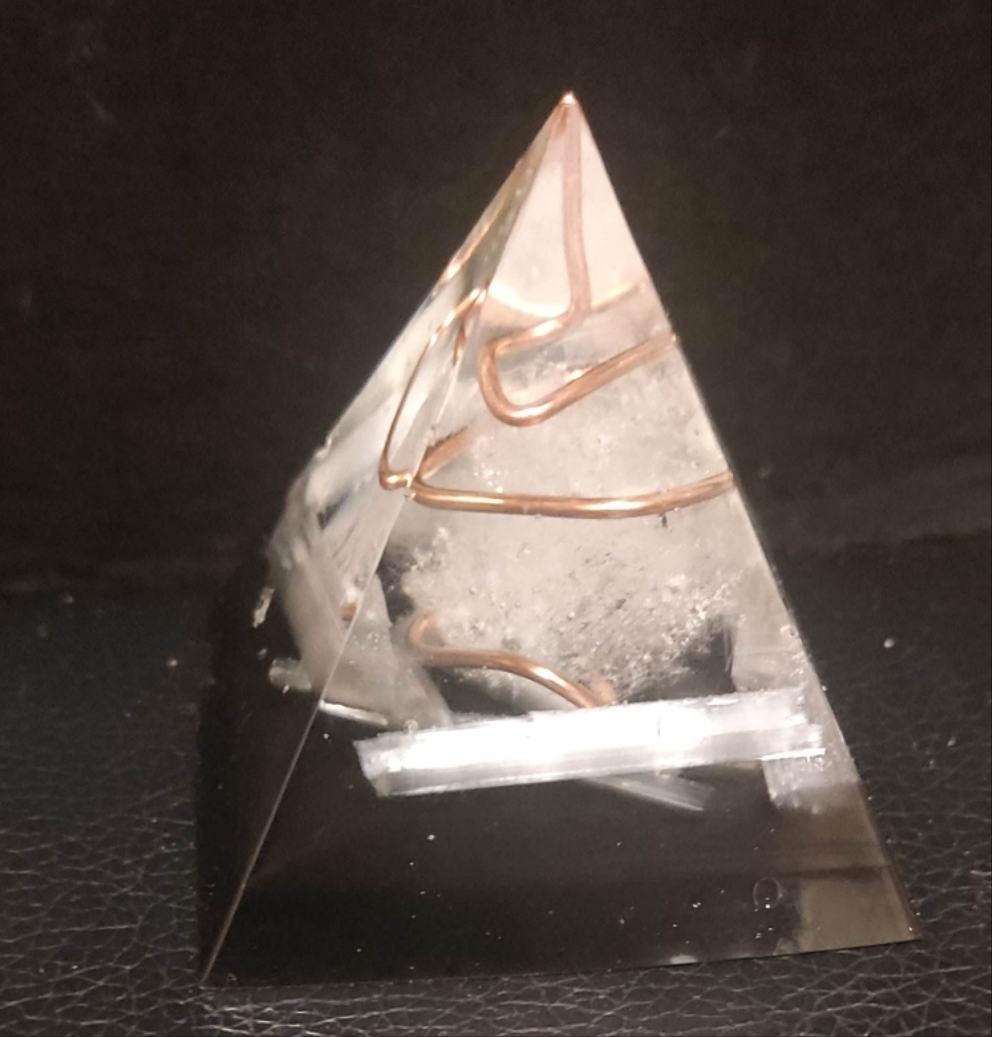 Orgonite pyramide sélénite